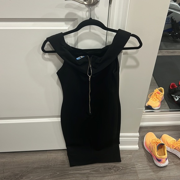 Black off the shoulder dress - Picture 2 of 2